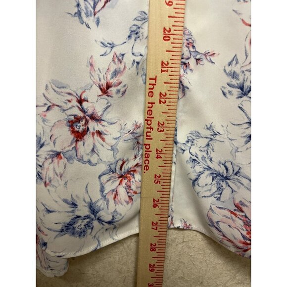 Rose + Olive White V-Neck Floral Flutter Sleeve Conceal Button Blouse Women's 2X - Picture 5 of 8